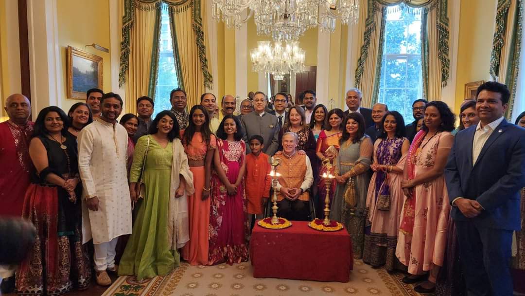 Consul General joined Governor of Texas Greg Abbott to celebrate Diwali  at the Governor’s Mansion, Austin on 23 October 2022