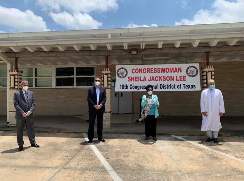 Consul General joined Congresswoman Sheila Jackson Lee in handing over of masks by the Dawoodi Bohras , for the Essentials workers testing days organized by her on May 20, 2020