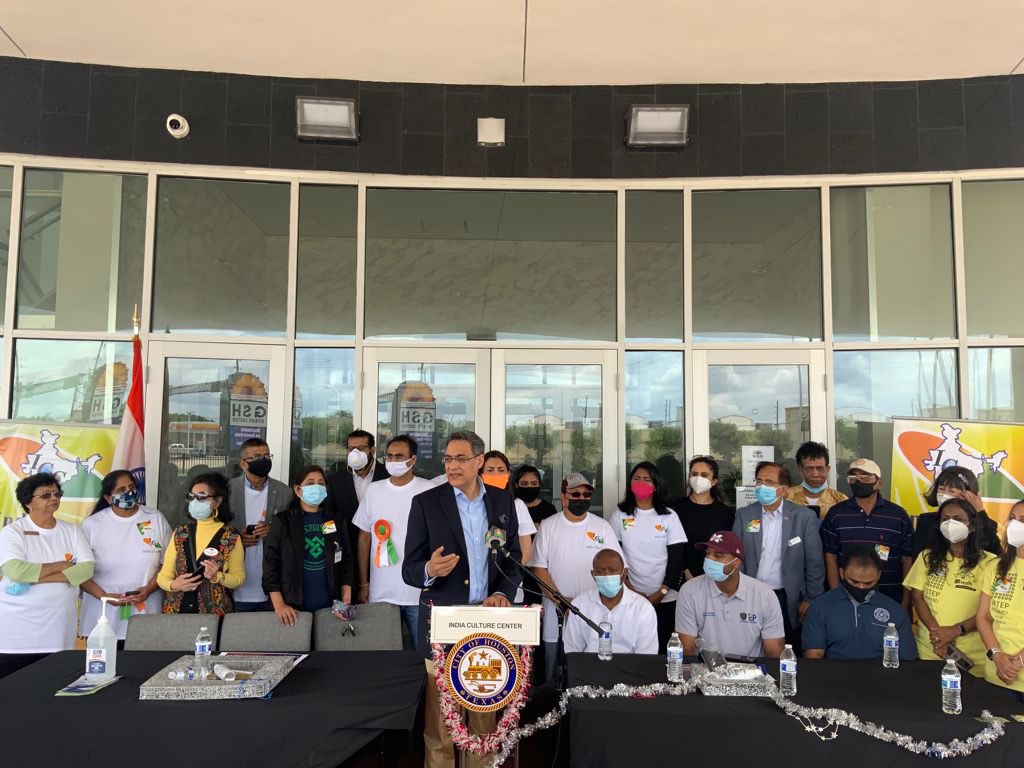 Consul General joined Mayor SylvesterTurner & County Judge Judge K P George at the food distribution, COVID vaccination/testing drive organized by  India Culture Center on May 08,2021