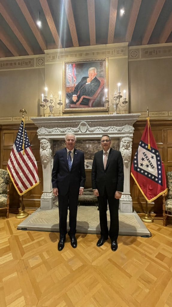 Consul General met Governor of Arkansas Asa Hutchinson on September 1,2021